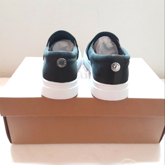 Steve Madden - Picture 2 of 4